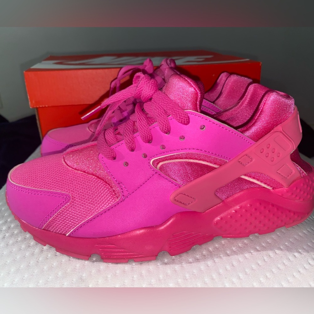 Nike Huarache Run. Boys Grade school US 7Y. Never been worn